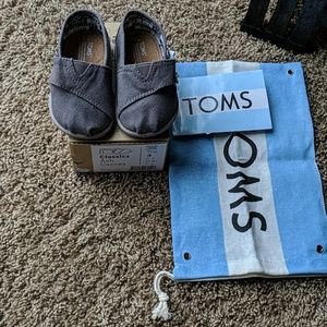 Tiny Toms size 4 toddler